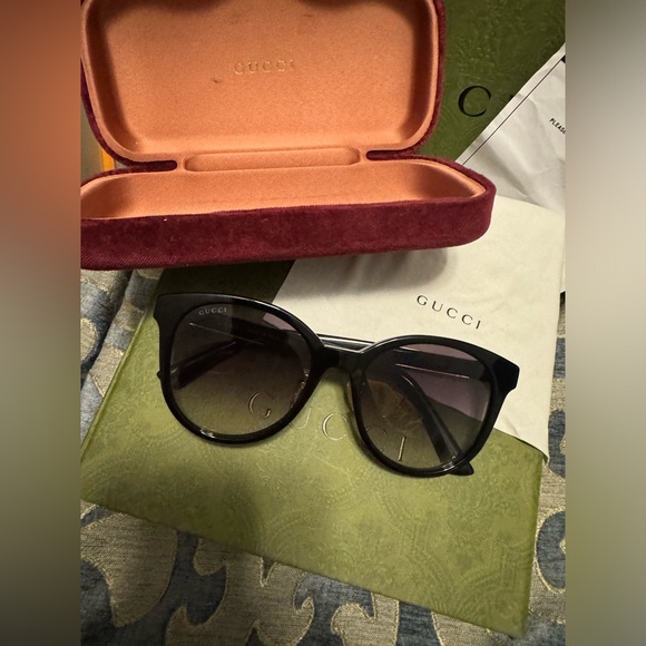 Gucci woman’s sunglasses main image 5